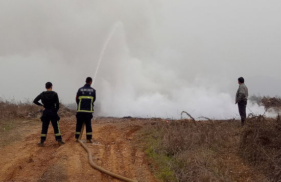 安吉消防等部门集中销毁650箱非法烟花爆竹_