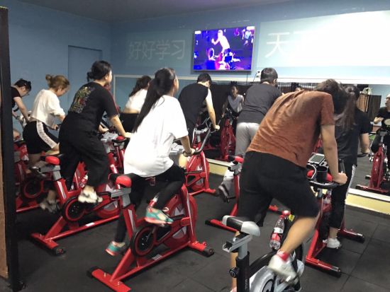 浙江农林大学旁现共享健身房 吸引近千学生注